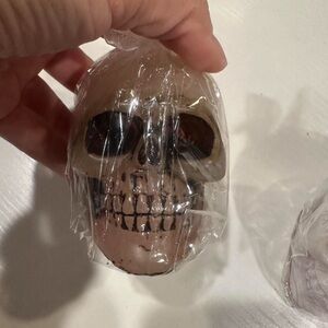 3.5” gray bleeding skull candle